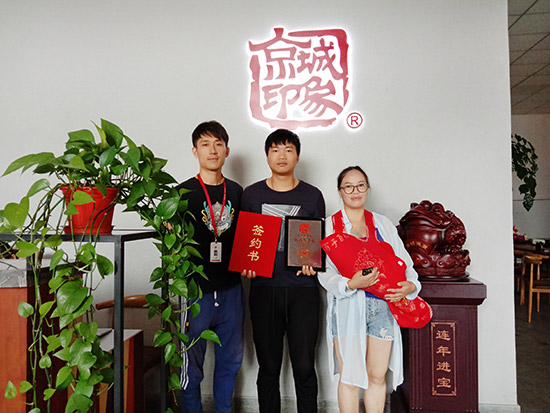 dbe594592e6893dc0bf960573af941c.jpg