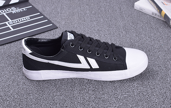 老北京布鞋，京城印象布鞋， 72110C黑白