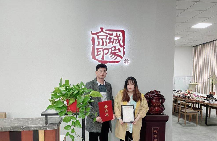 贺：京城印象时尚休闲鞋加盟店新疆刘老板成功加盟